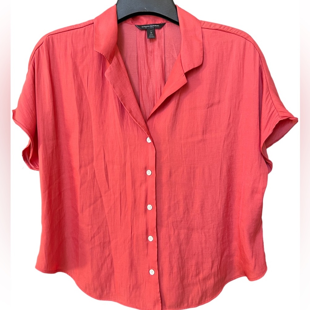 Banana Republic short sleeve button up blouse medium petite.  A-41